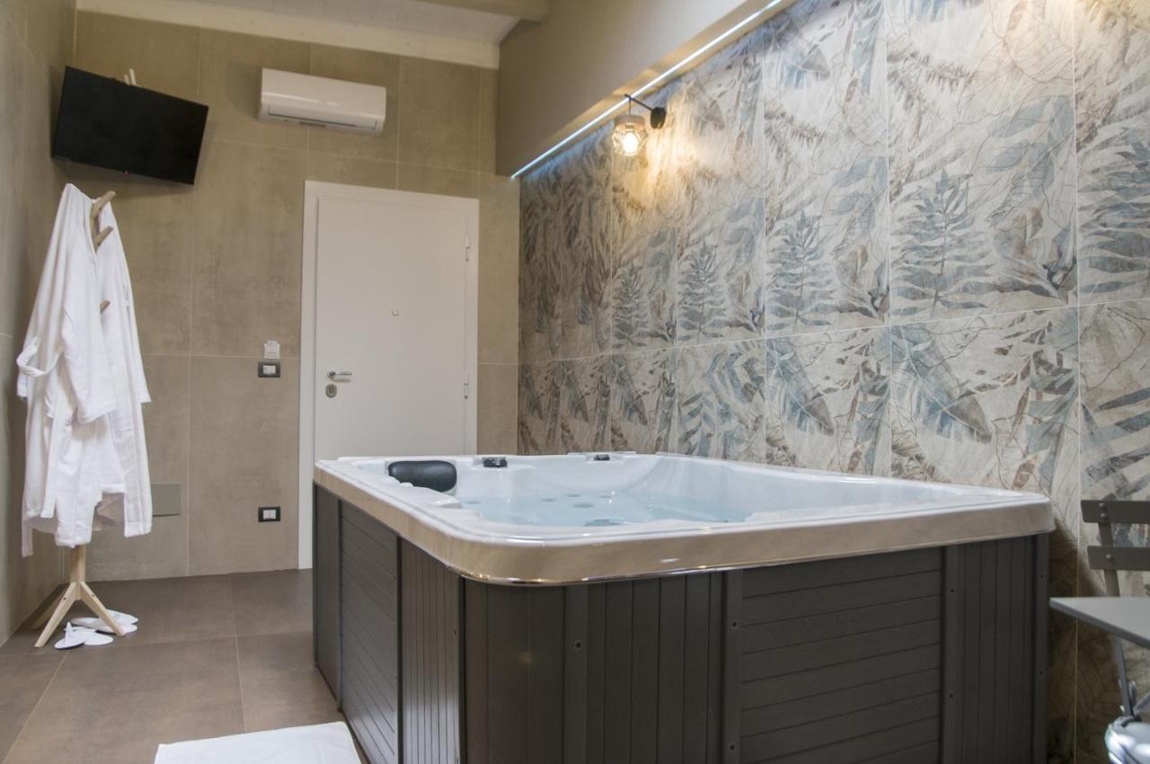 Suite 18 Luxury Apartments Bari Eksteriør billede